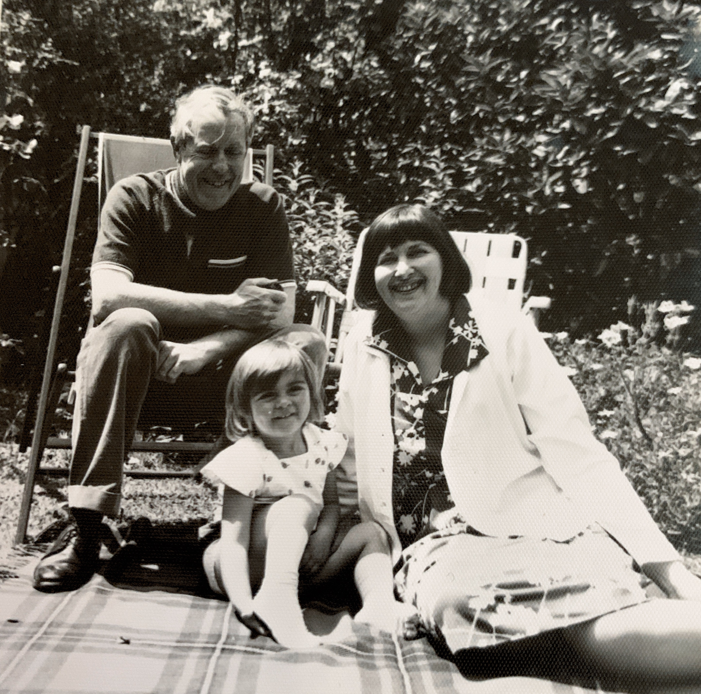Mum, Dad and Debbii 1978             R.I.P 😔😔😔