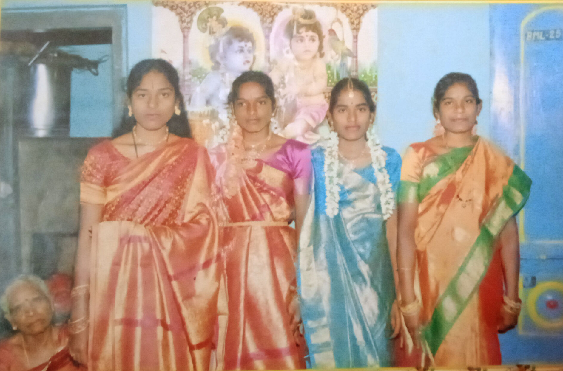 My mom sisters
1. 2nd daughter : Anusuya
2.4th daughter : Bhagya lakshmi
3.3rd daughter : Tulasi
4.my mom 1st daughter :❤️ Anitha lakshmi