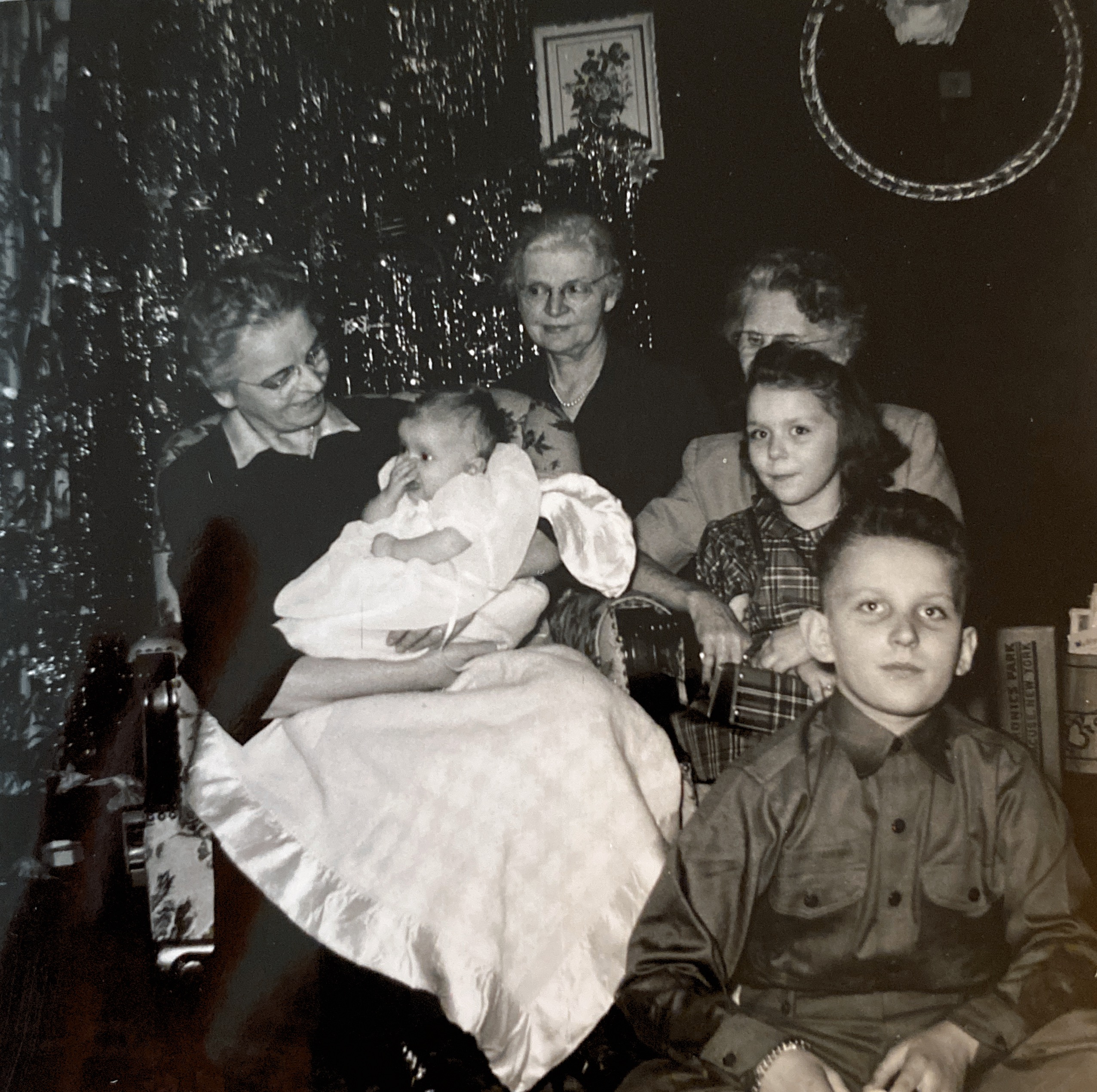 Olive, Hattie, Great Grandma Anderson, Cheryl, Debbie & David Christmas 1952