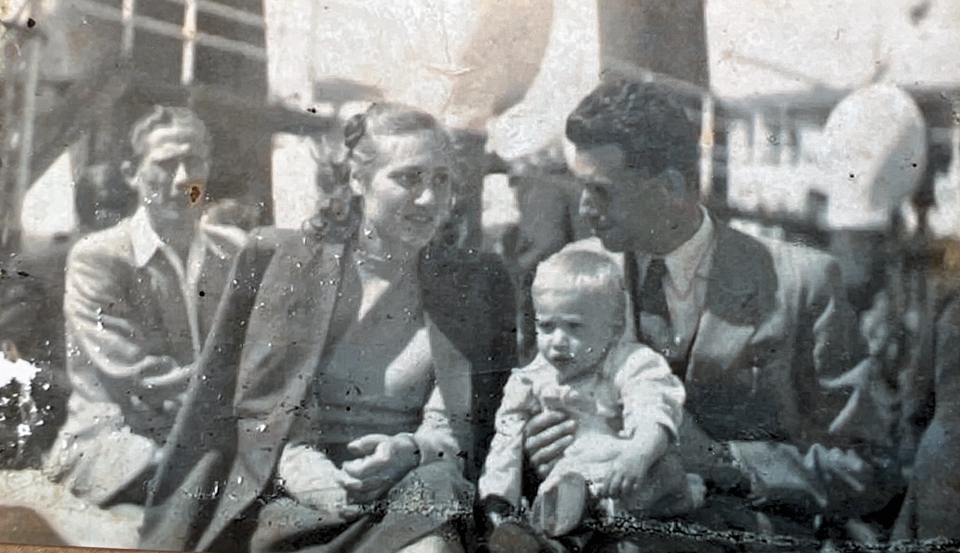 אנצי, ארוין ויוסי על האניה בדרכם לישראל דצמבר 1949