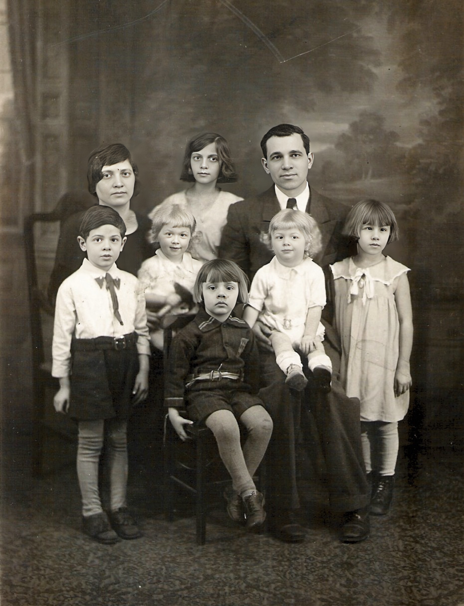 Peters Grandparents and Dad with Aunts & Uncles
Yolanda (Piazza), Josephine, Joseph, Salvatore, David, Joseph (or reversed😃) Celestina & Daniel (1930’s)