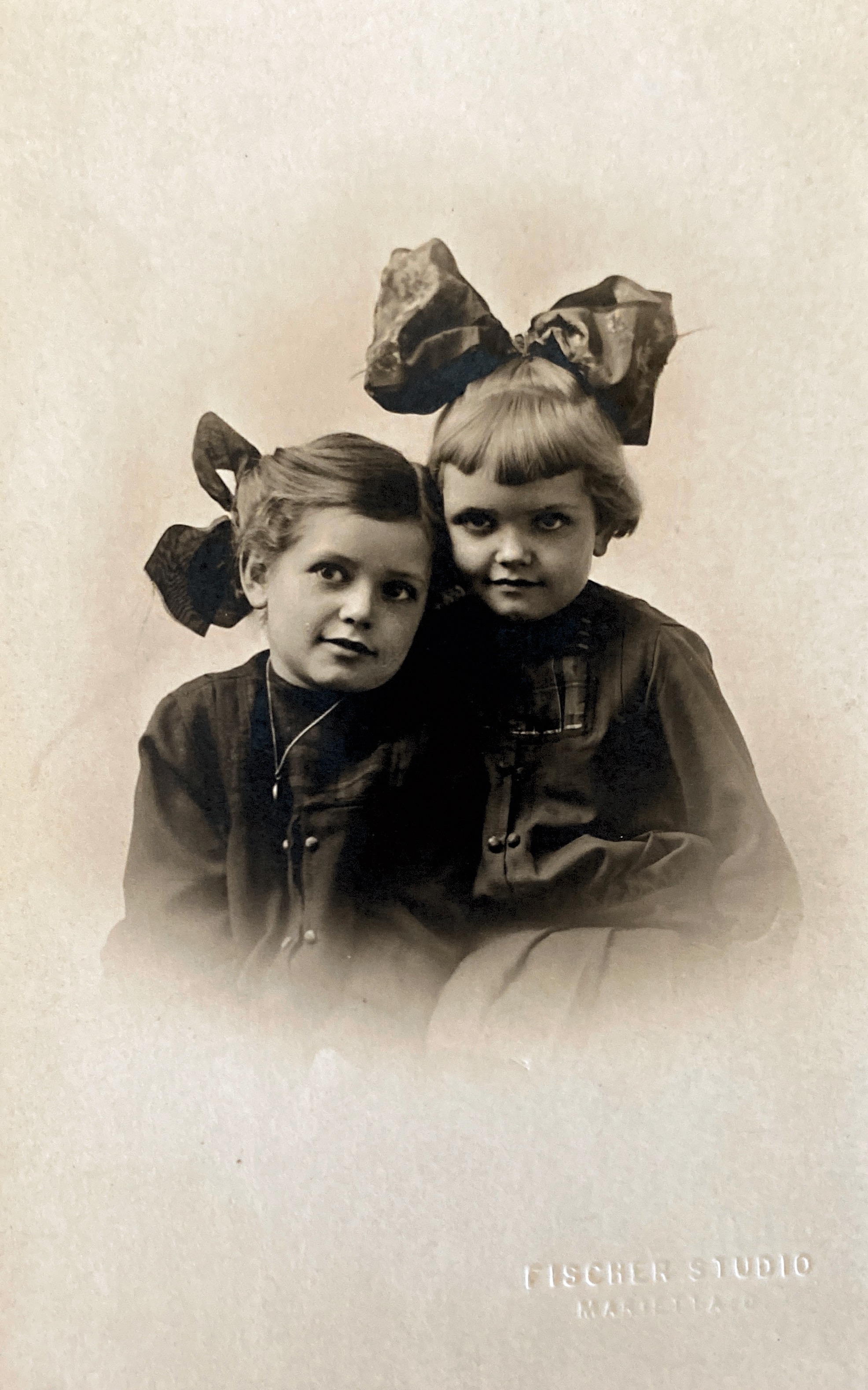 Clarice (8 yrs) and Mildred (6 yrs)
1916