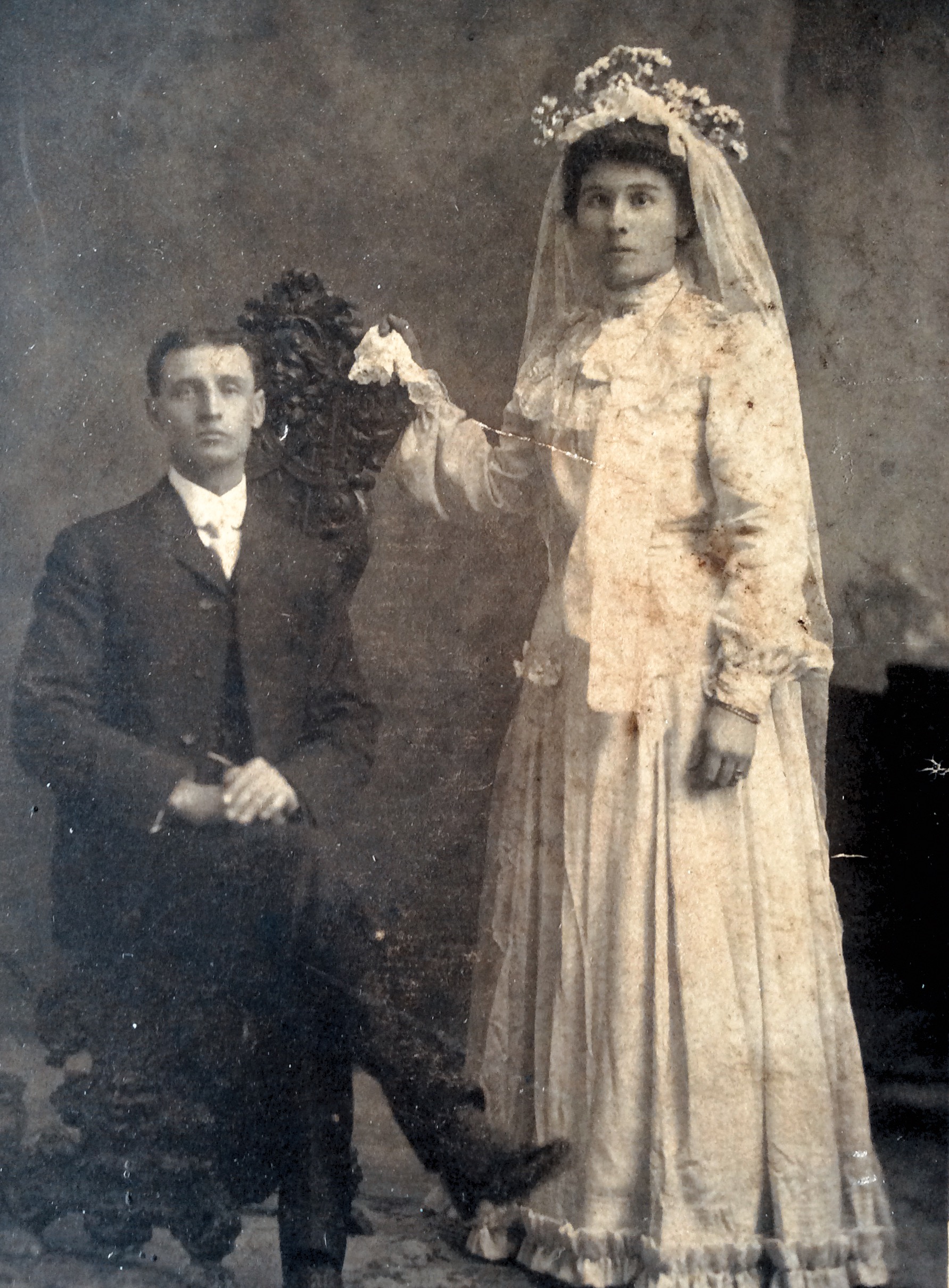 Wedding Photo of Gilbert Ferris ( 1878 - 1985) and Erie Ethel Newell (1883-1955) wedding Date 21 Dec.1904