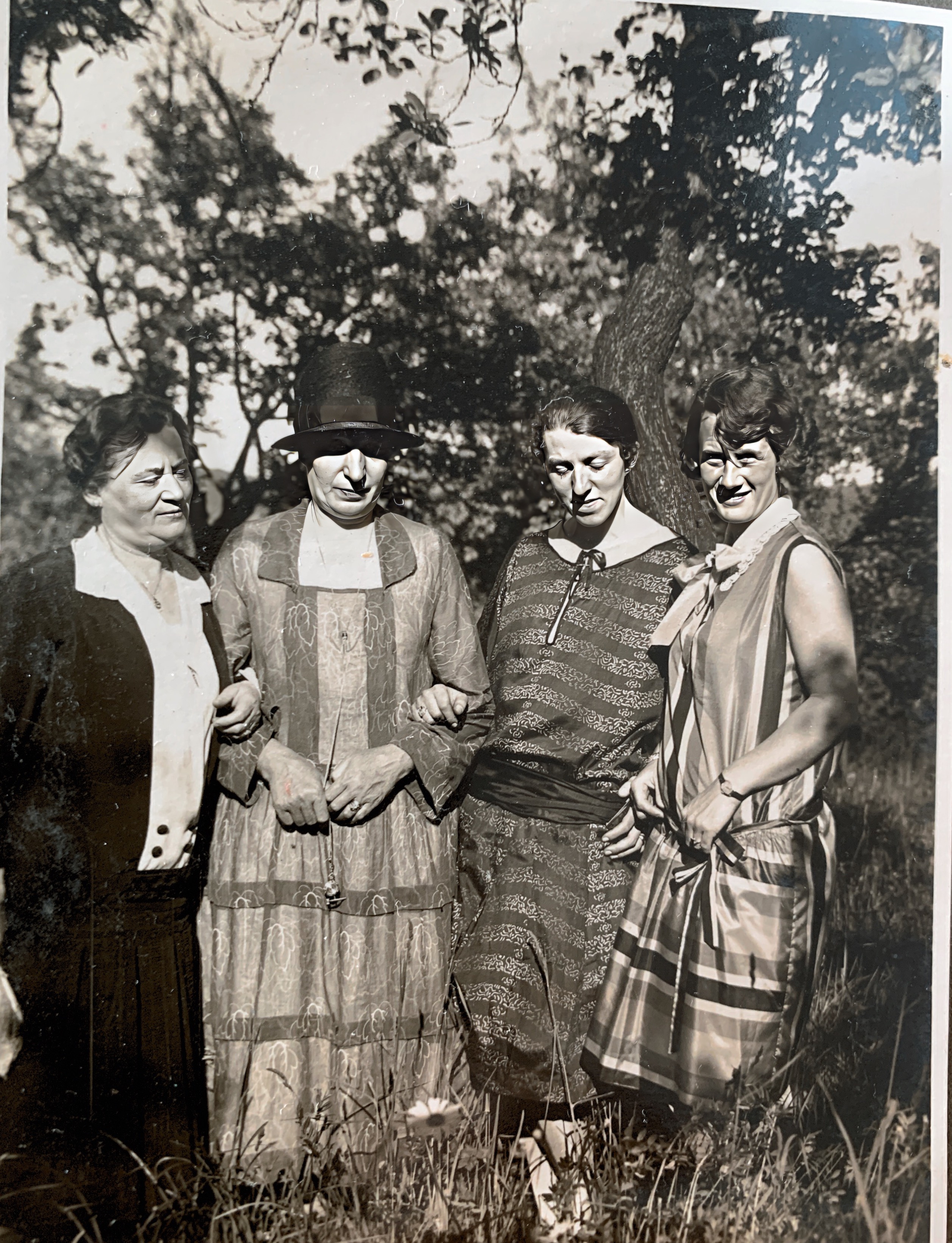 Pfingsten 1928 von links: Lore, Amélie Herrlinger, Hildegard und Marianne Bühler