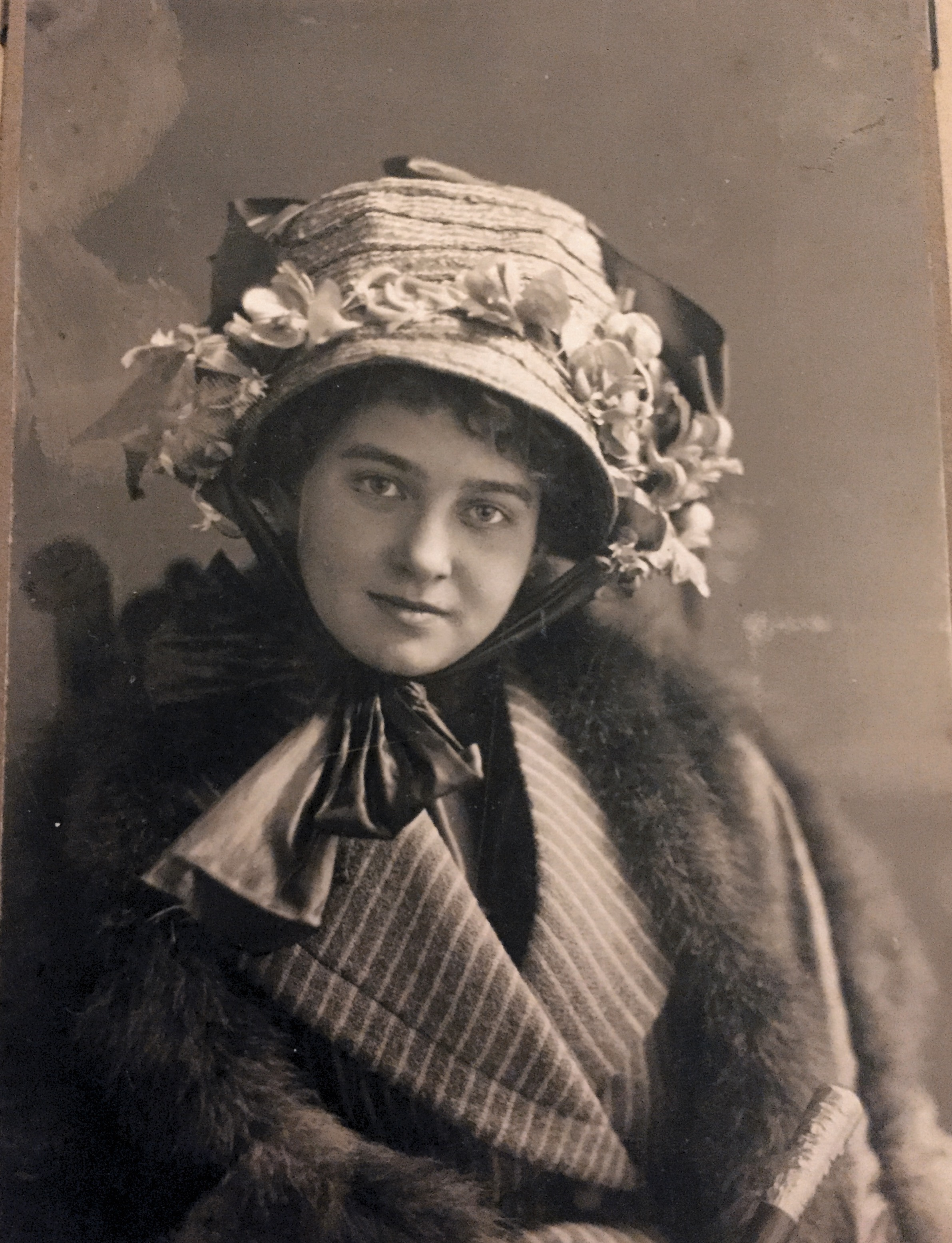 Mormor Ruth född 1896 gick i fotolära hos Raquet Andralånggatan 14 Göteborg