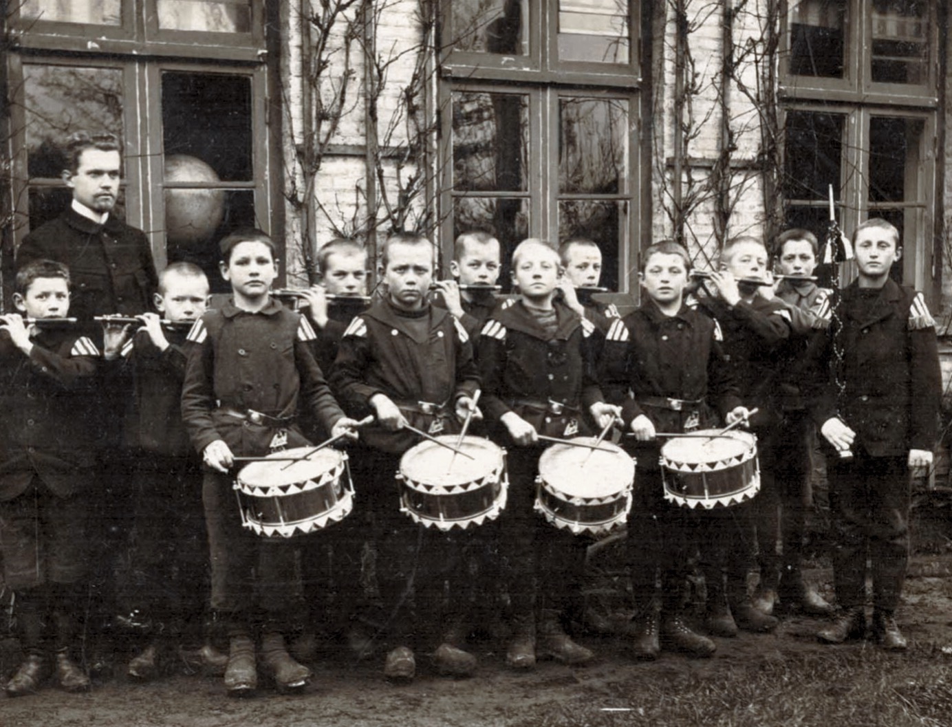 Georg Matthiesen, tamburmajor.  Ketting skoleorkester 1910