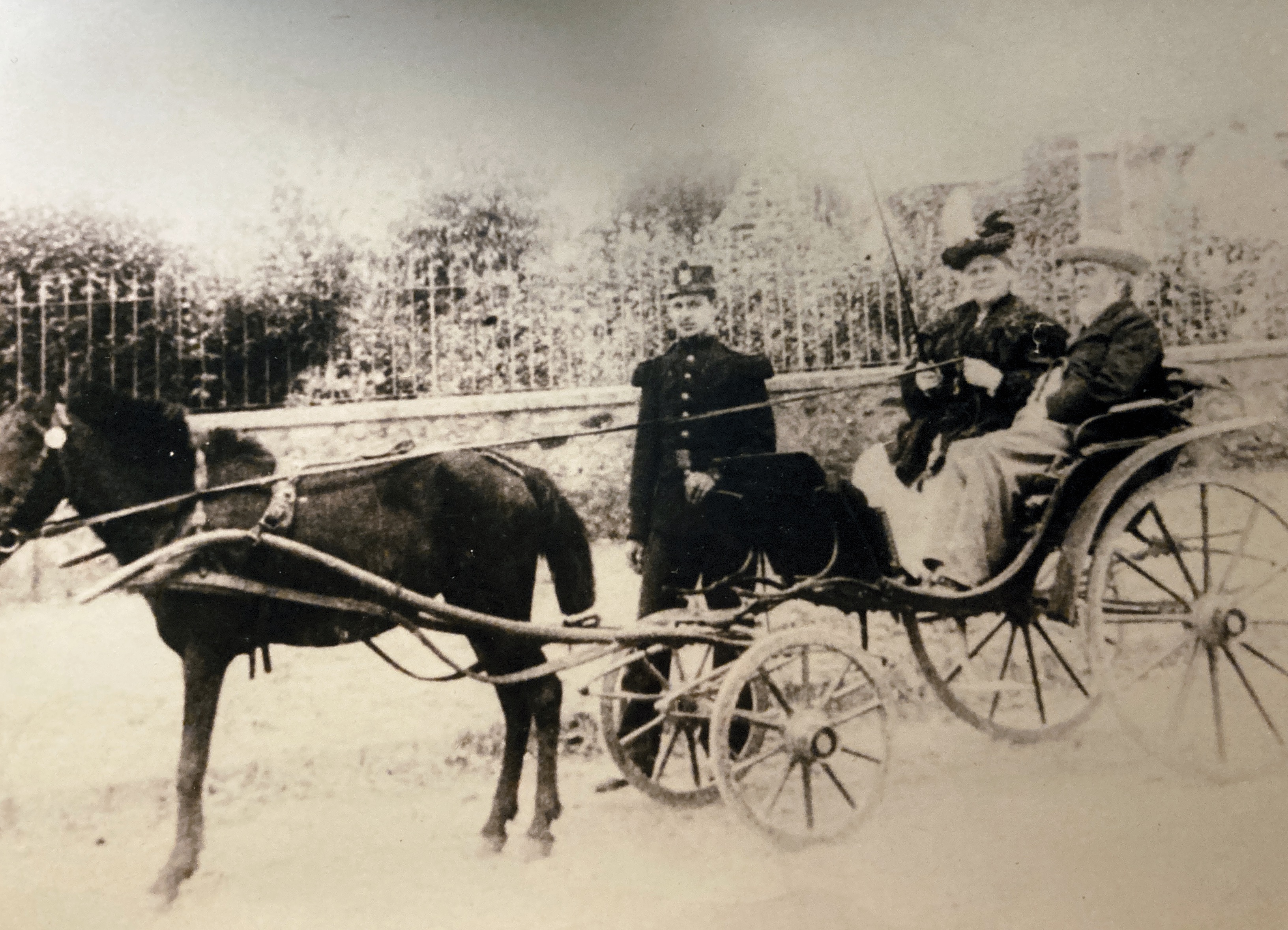 Jean- Paulin Stéphanie et Paulin  Niboyet en promenade au Bois 1905