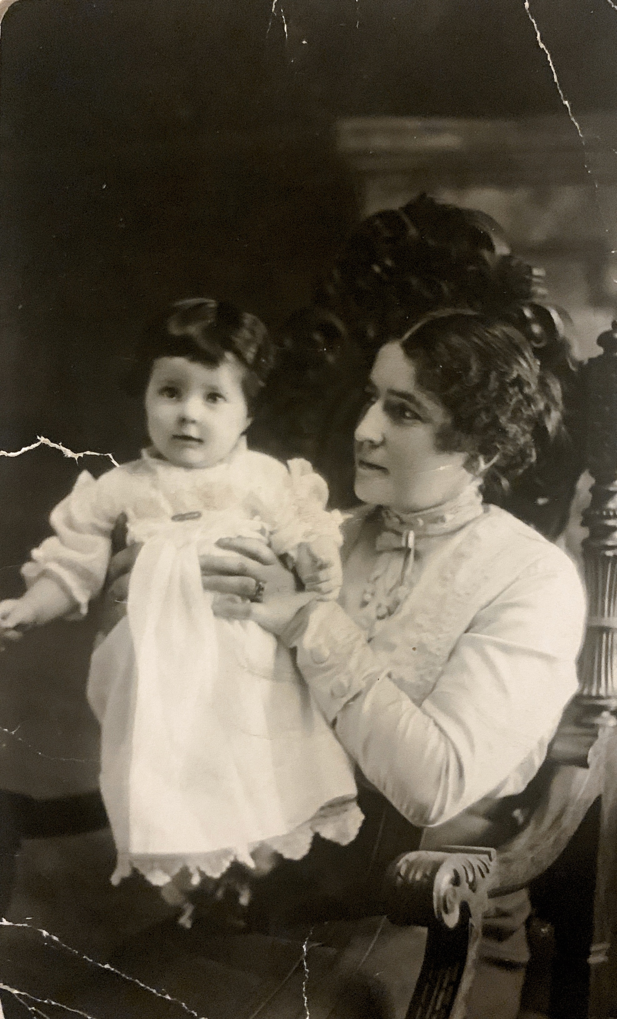Mary Sinclair (age 25) and daughter (Laura) Juanita (age 9 months)  January 1914