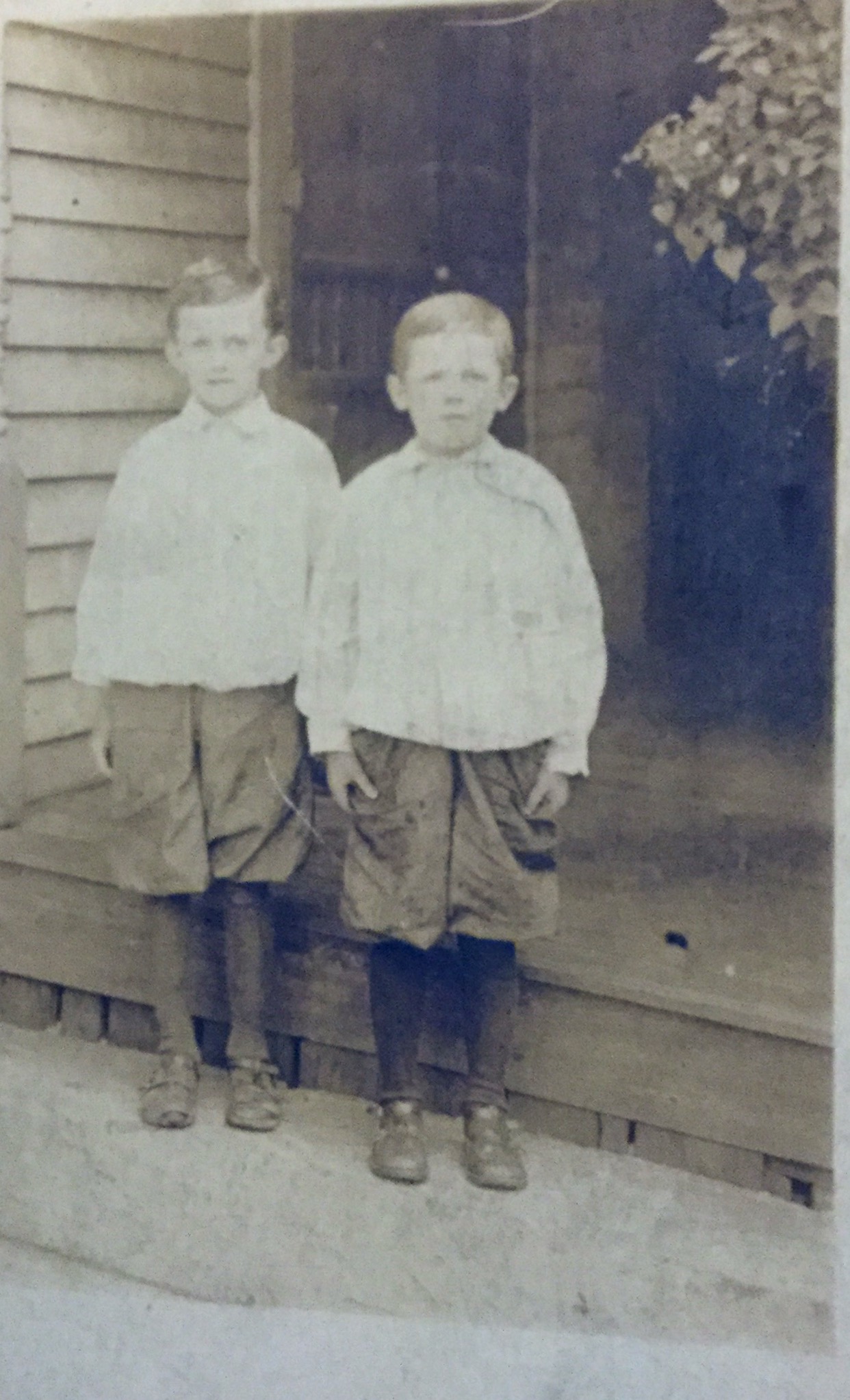 July 1915 Indianapolis, IN Frank (6 years) Harold (7 1/2 years) Puntenney.