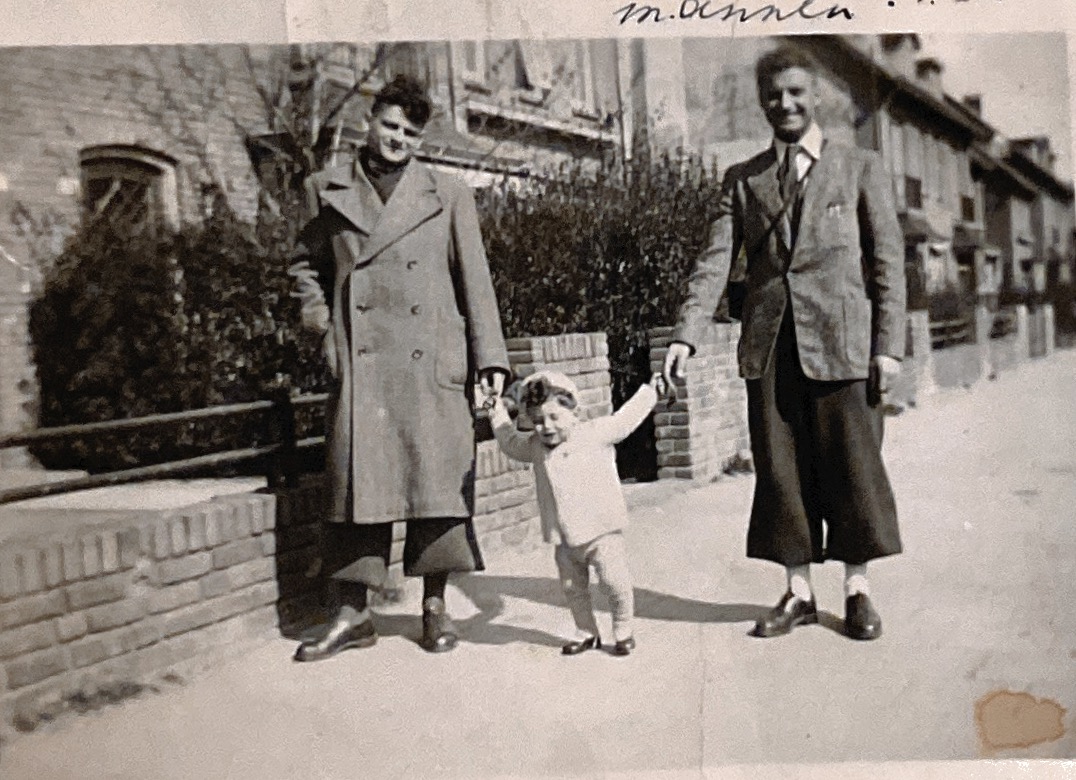 Photos taken before immigrating in 1953. Paul born 1947, Hans 1948,  Ingrid 1951. Milly & Ruud married 19/9/1945. 