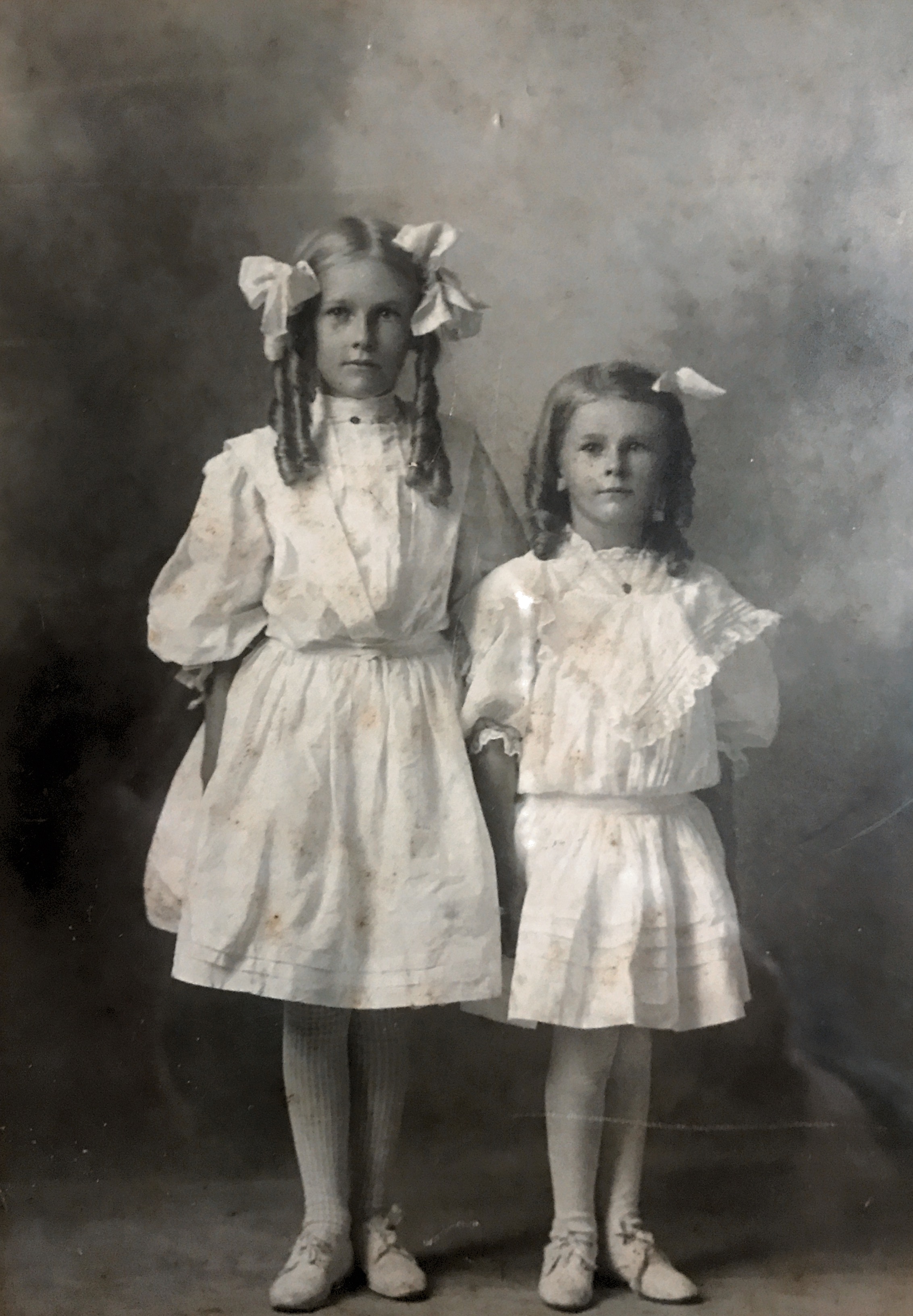 Gretchen Sophia and Bertha Katharine Harms, ages approximately 9 and 6 about 1905. 
