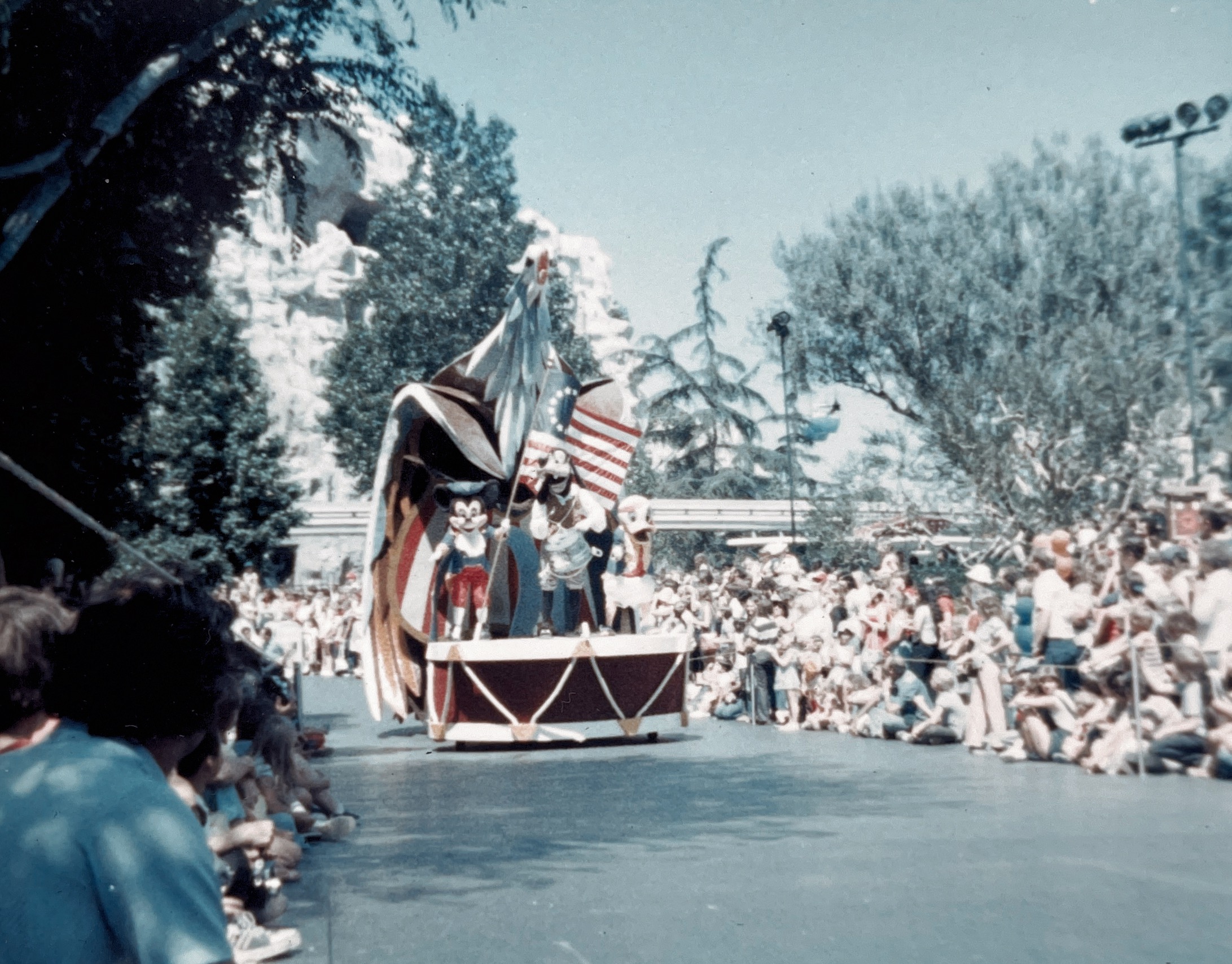 Vacation 1976 summer-Start Disney Parade