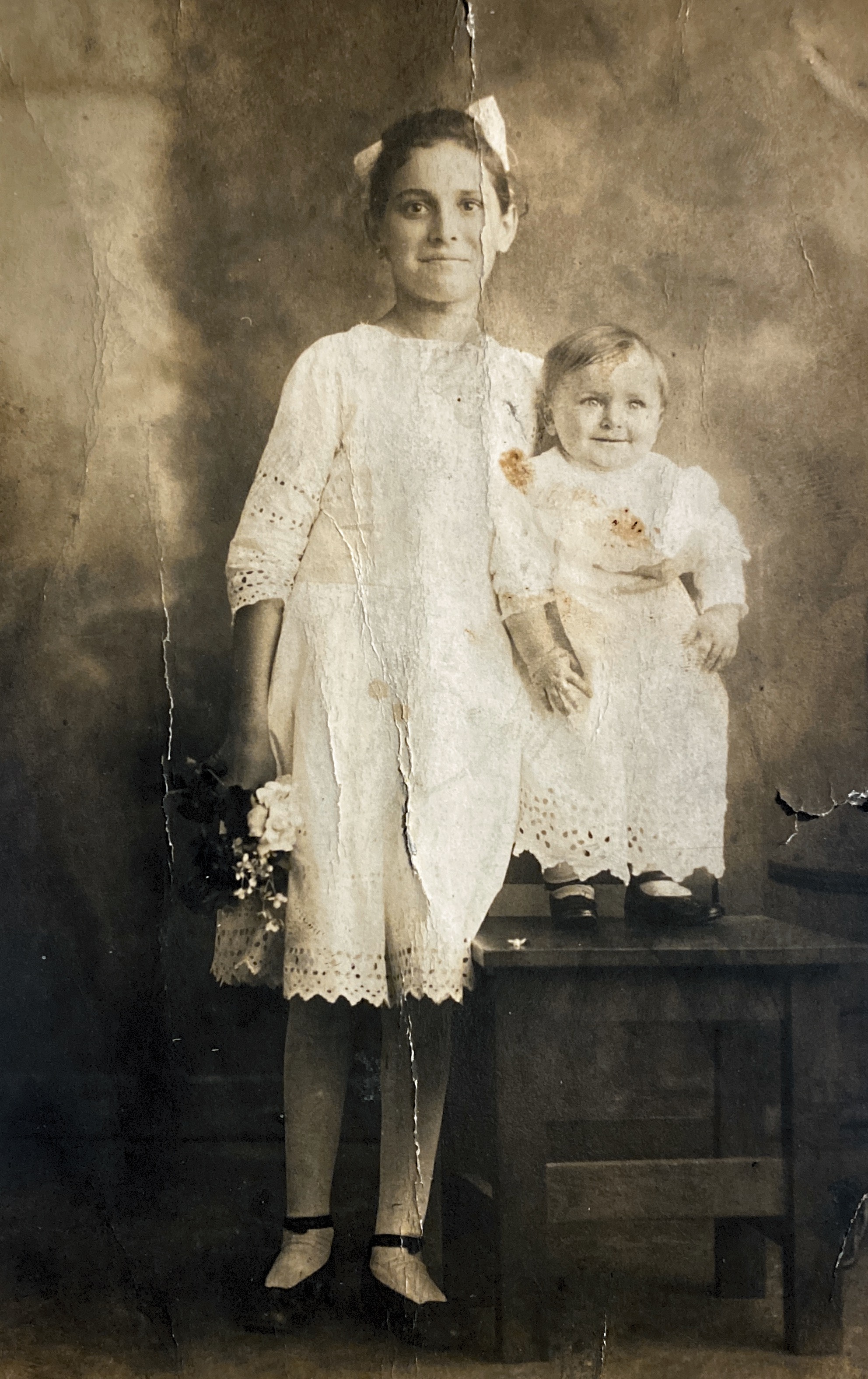 aug 1915 Aunt Lillian & Albert