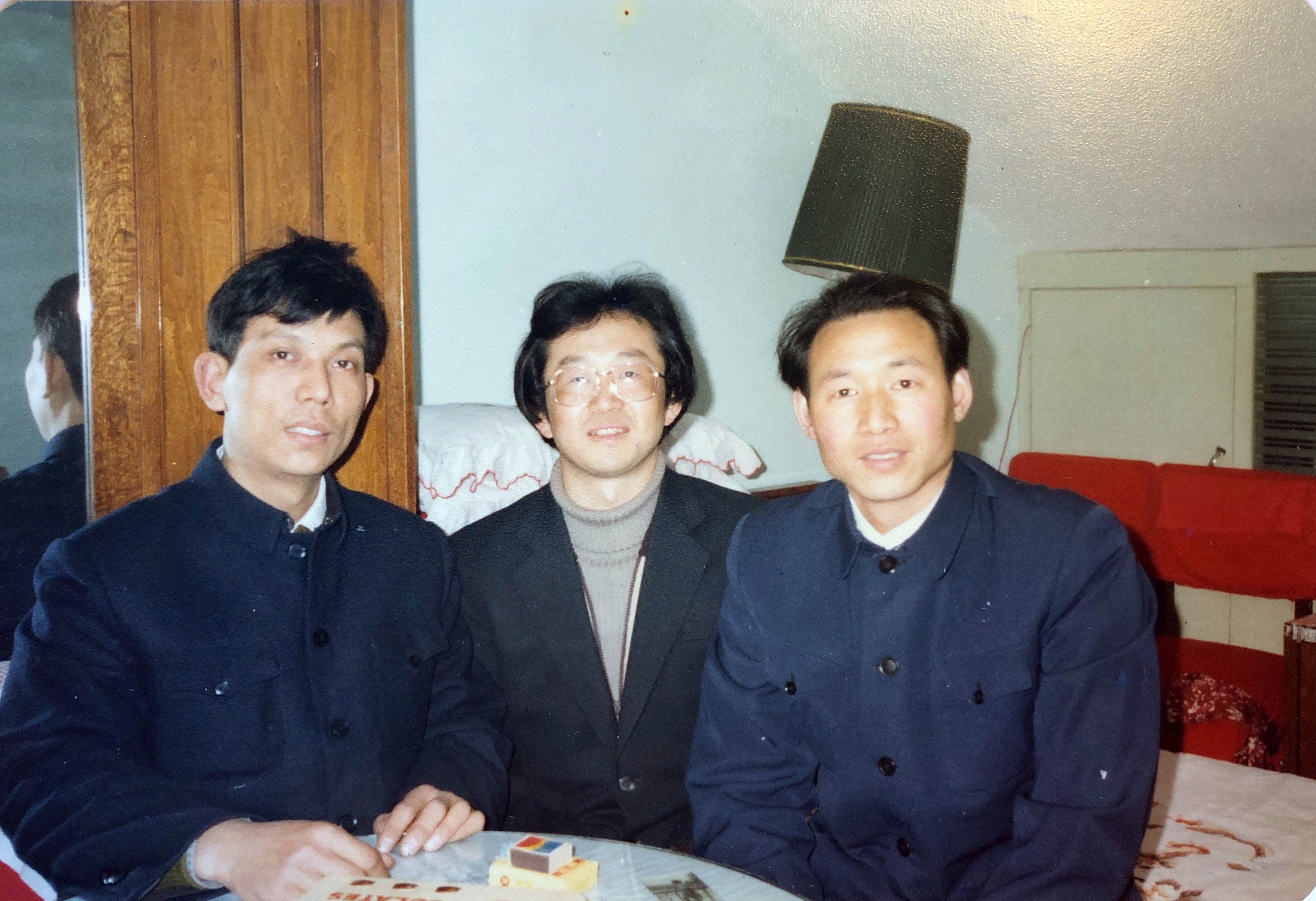 與奚海明，鄒松彪合影與1982年